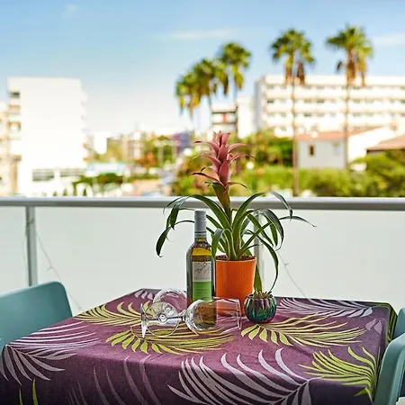 Parrot's House- Yumbo Center Apartament *
